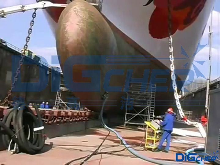 船體除漆（qī）除鏽遙控爬壁機器人