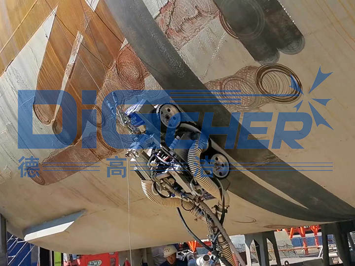 爬壁除鏽機器人