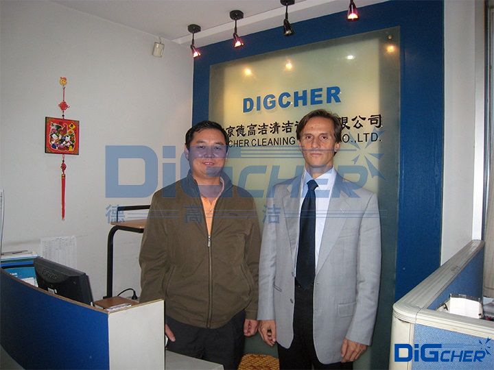 歐洲合作方來我公（gōng）司（sī）洽（qià）談