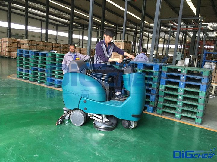 洗地機清（qīng）洗（xǐ）地麵