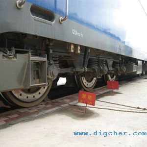 大功率牽（qiān）引（yǐn）機車底盤清潔係統