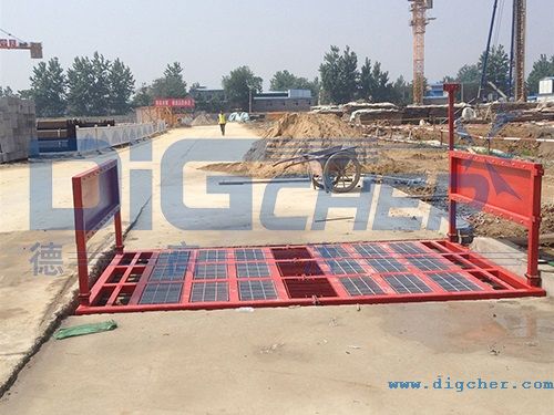 高壓（yā）水射流自（zì）動（dòng）化車輛底盤清洗係統