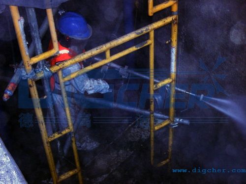 聚乙烯料倉清洗（xǐ）