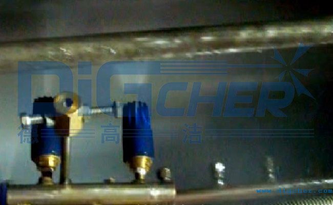 高壓水自動化鍍鋅（xīn）機組光整機軋輥（gǔn）在線清洗裝置