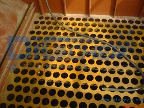 花板（bǎn）鏽蝕嚴重